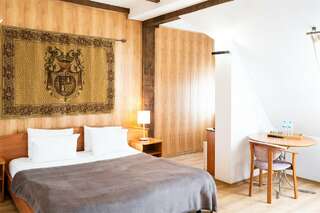 Гостиница Котбус Калининград Полулюкс мансардный трехместный-1